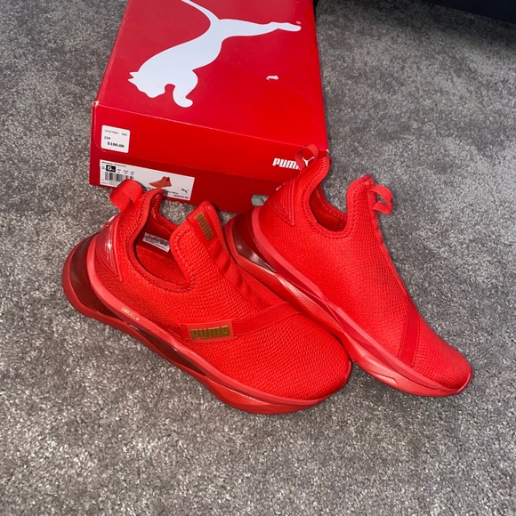 Red Pumas - Picture 3 of 5